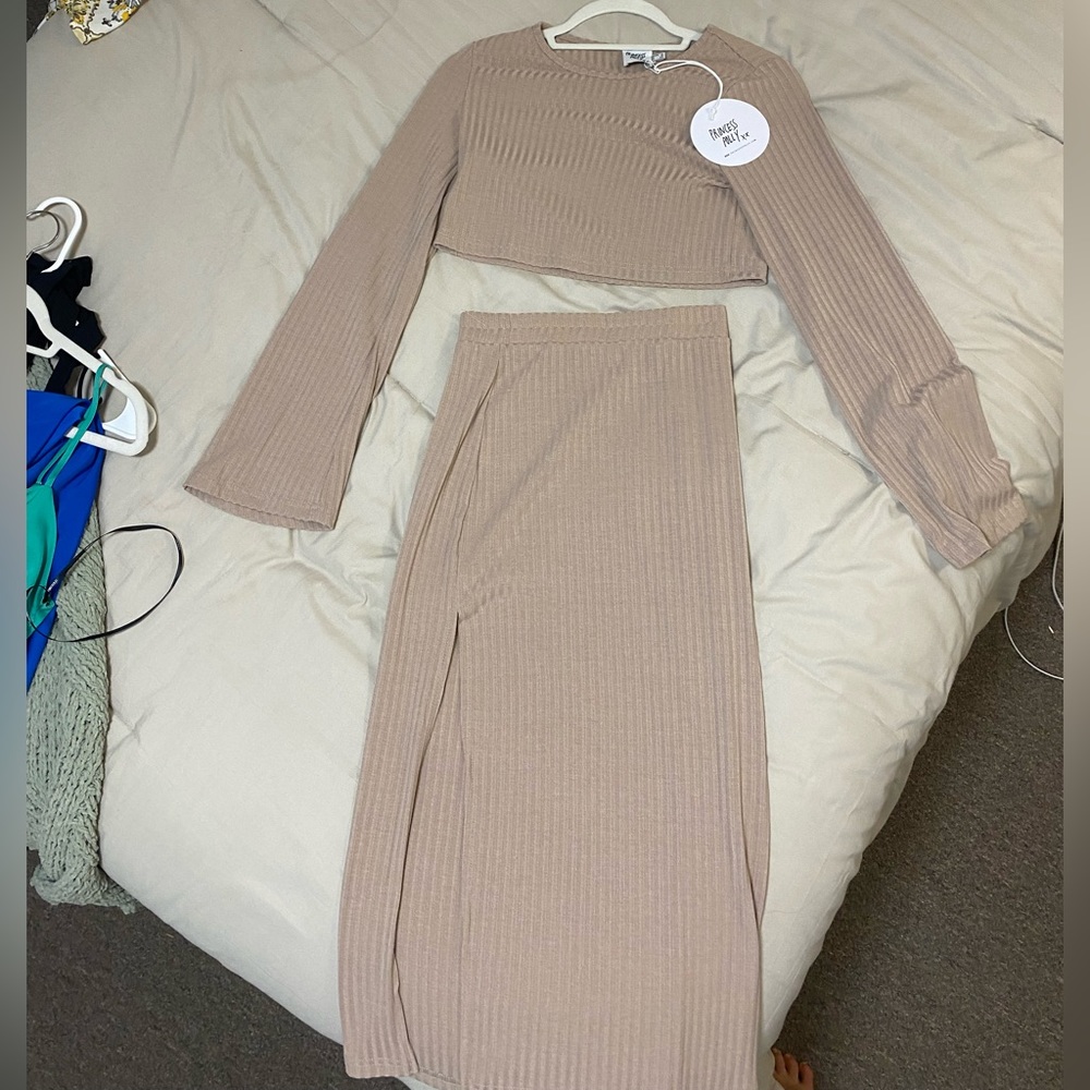 Never before worn cute set. Perfect for a date or party!